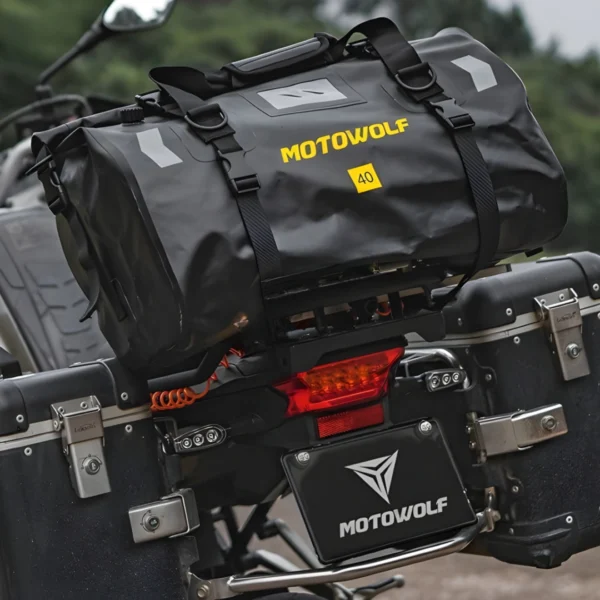 compressed_Bolso impermeable moto 40L Negro SOYRUTA (3) Bolso impermeable moto 40L Negro