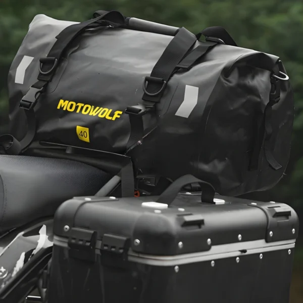 compressed_Bolso impermeable moto 40L Negro SOYRUTA (4) Bolso impermeable moto 40L Negro